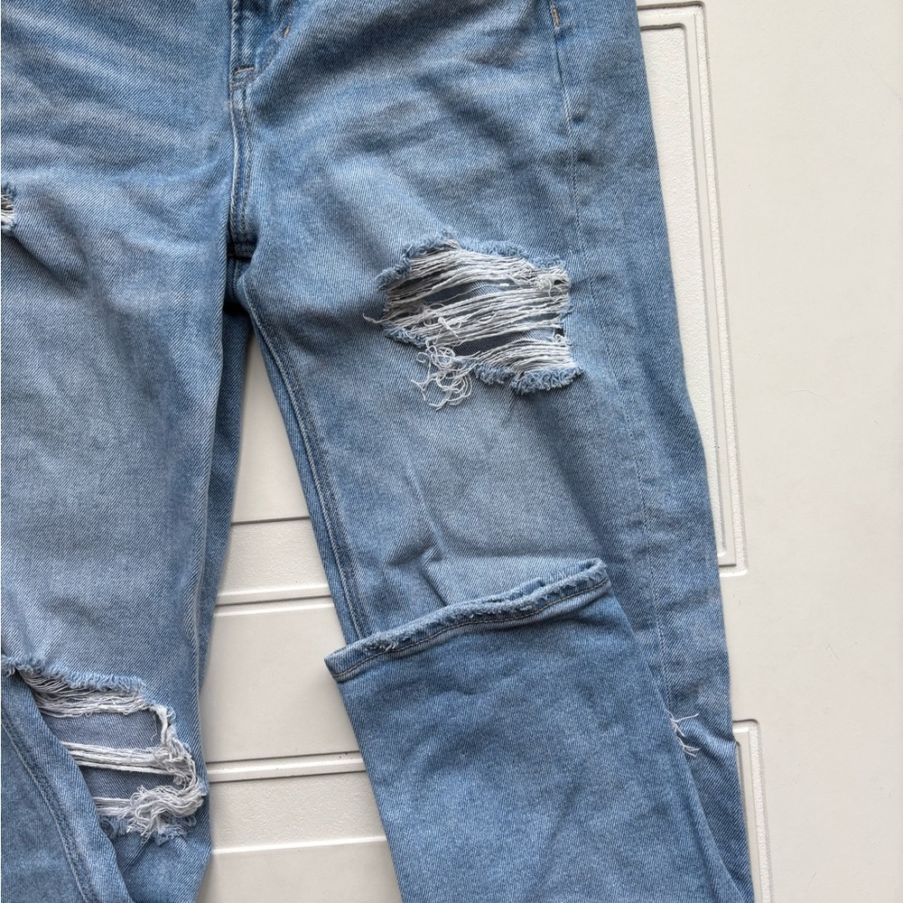 American Eagle Women’s Mom Straight Leg Distressed Jeans Size 6 - Picture 2 of 7